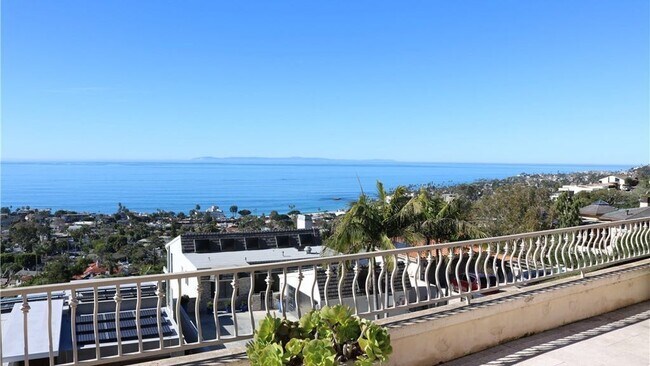 Building Photo - 1060 Skyline Dr