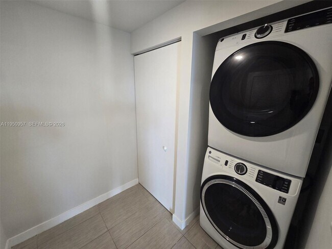 Building Photo - 117 SW 10th St