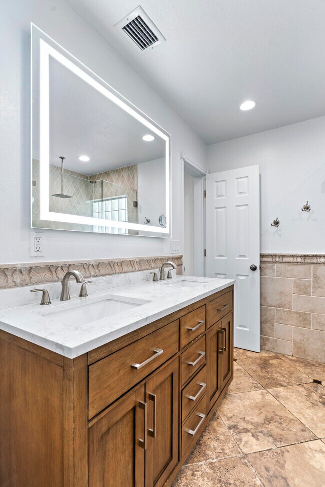 Building Photo - 4545 Brandywine Dr