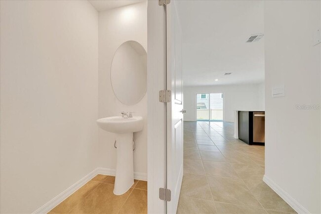 Building Photo - 6614 SW 81st Loop