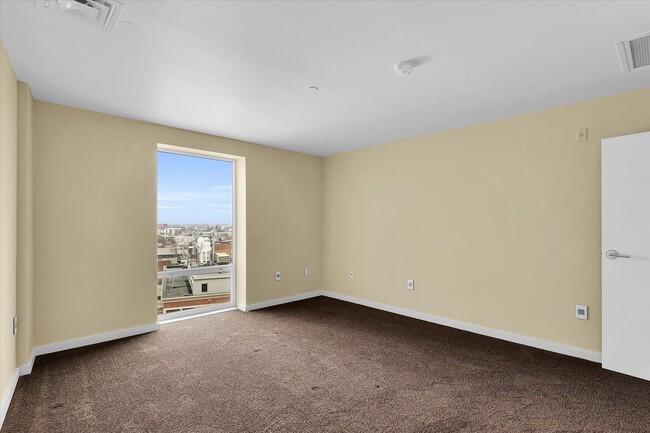 Building Photo - 3,400 SQFT CONDO IN DOWNTOWN CHAMPAIGN W/ ...