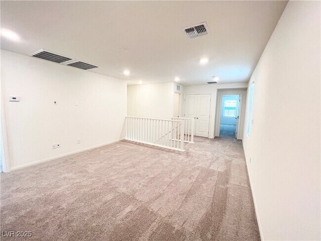 Building Photo - 7012 Sylmar Ave