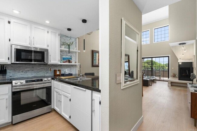 Building Photo - 270 Dahlia Ave