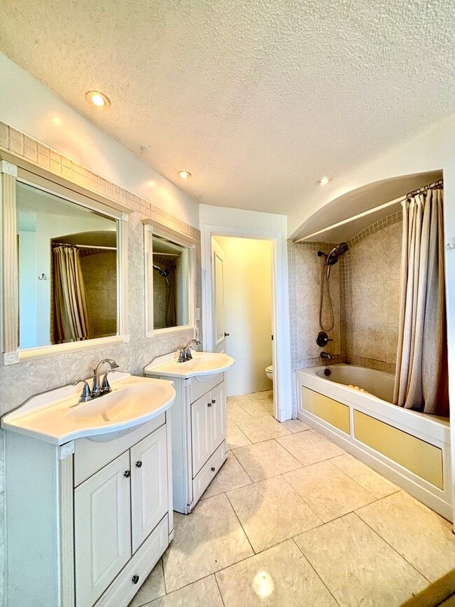 Building Photo - Kihei Shores - South Maui across from World Class Beaches