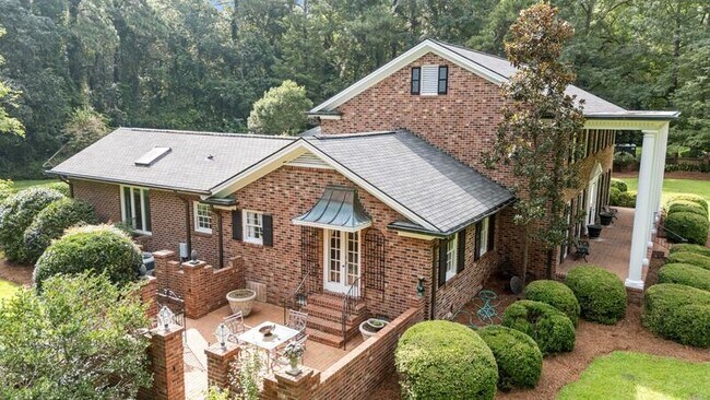 Building Photo - 221 Magnolia Ln