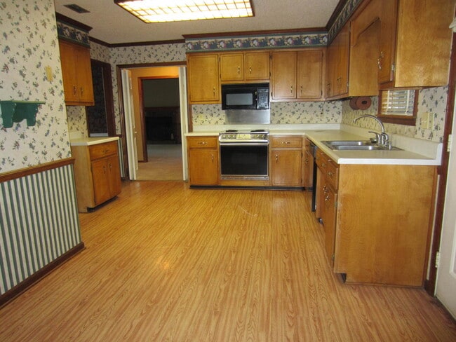 Building Photo - Nice 3BD/2B Home in New Wood Valley