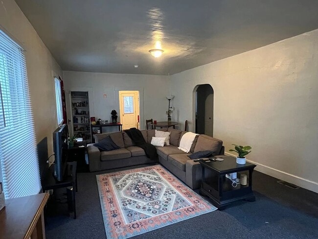 Building Photo - 9 MONTH LEASE - 12th and Lincoln