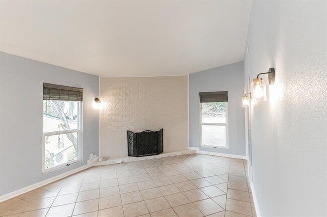 Building Photo - 807 Azie Morton Rd