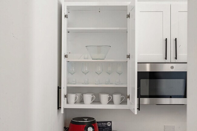 Building Photo - 1941 W Augusta Blvd