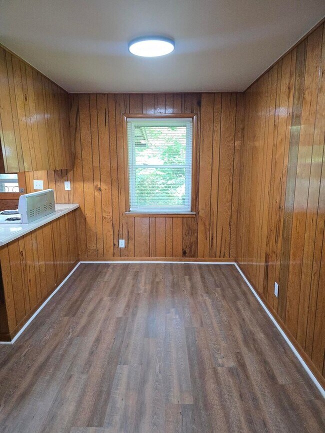 Building Photo - 2 bedroom 1 bath