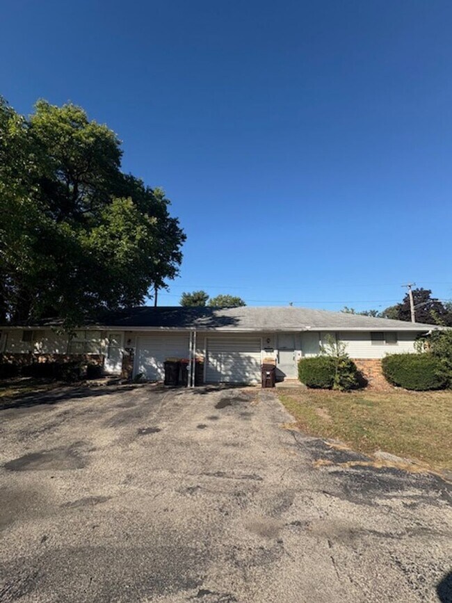 Building Photo - 2522 W Newman Pkwy