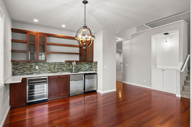 Building Photo - Elegant, Well-Loved, 5 bedroom, 3 bathroom...