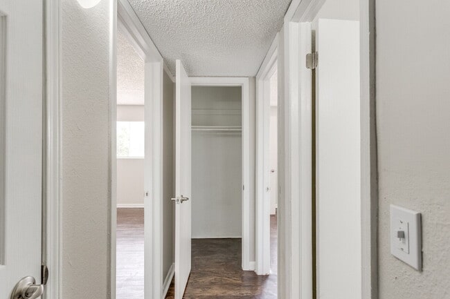 Building Photo - Best Value 2BR in Moore - $99 Move in Special!