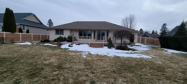 Building Photo - HUGE!  4 Bed Family Home in Mead Available...