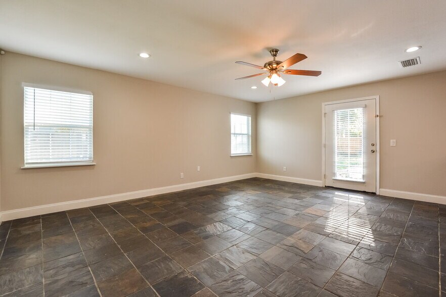Building Photo - 9744 Heatherwood Ct