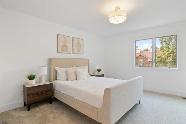 Primary Photo - 60 Mews Ln
