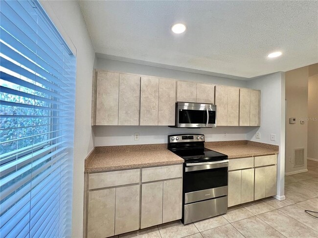 Building Photo - 7469 Pond Cir