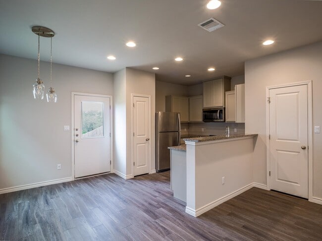 Building Photo - 213 Peruna Dr