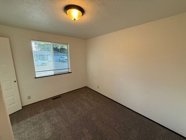 Building Photo - 2907 Moraga Ave SE