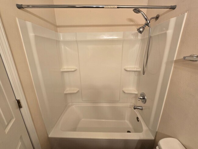 Building Photo - 2 bedroom 1 bath available for rent ~ trash and lawn care included!
