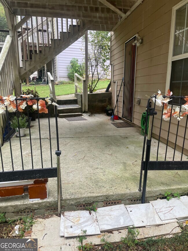 Building Photo - 4071 Beaver Oaks Dr