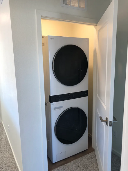 Building Photo - 3260 Crusader St