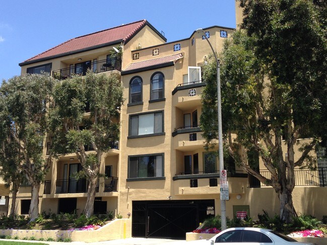 Primary Photo - Cochran Island Apartments