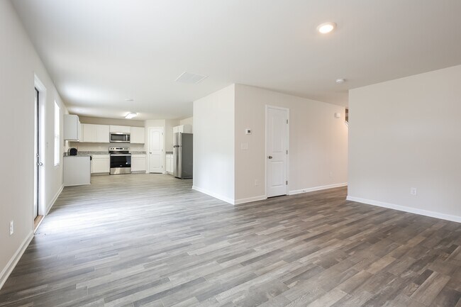 Building Photo - 161 Evvalane Dr