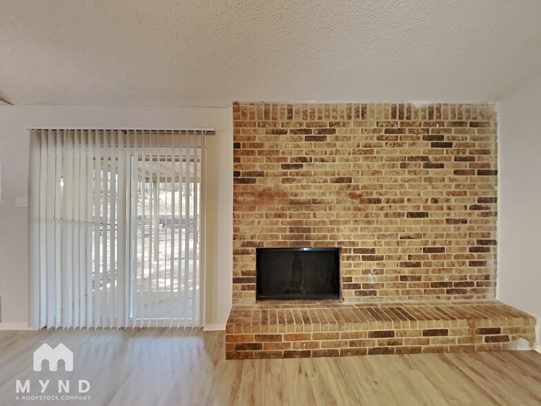 Building Photo - 717 Timberoaks Dr