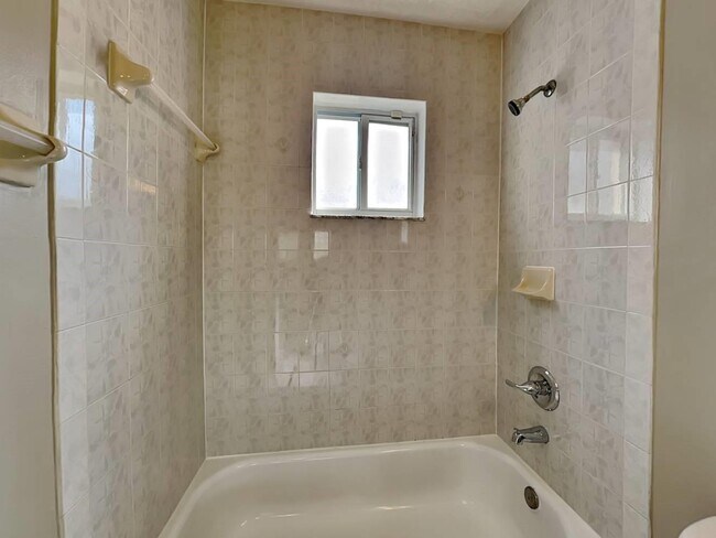 Building Photo - 3568 W 72nd St