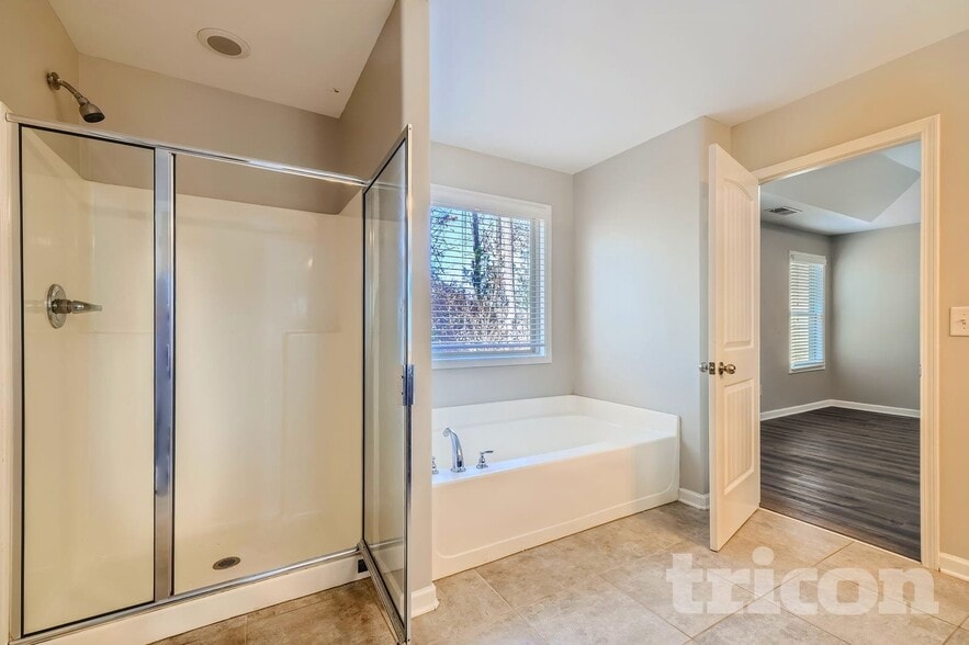 Building Photo - 3919 King Fisher Dr