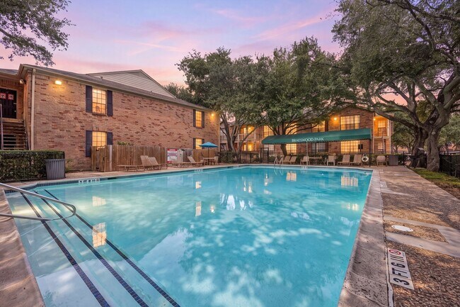 Building Photo - 2255 Braeswood Park Dr