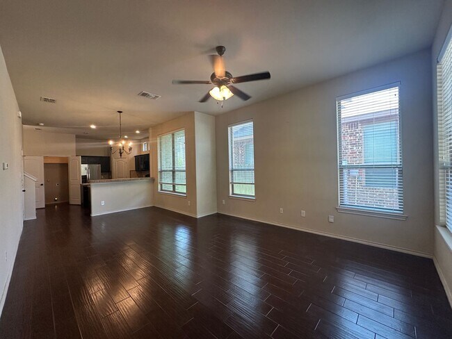 Building Photo - 160 Creekside Villa Dr