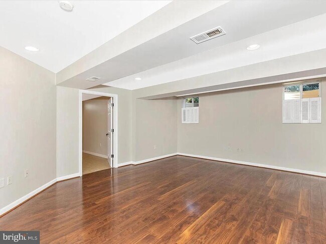 Building Photo - 1713 Dearbought Dr