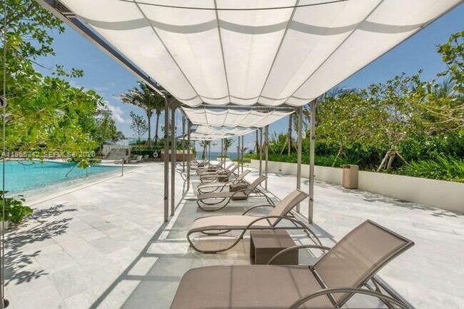 Building Photo - 18975 Collins Ave