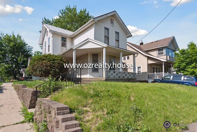Building Photo - 1303 Western Ave