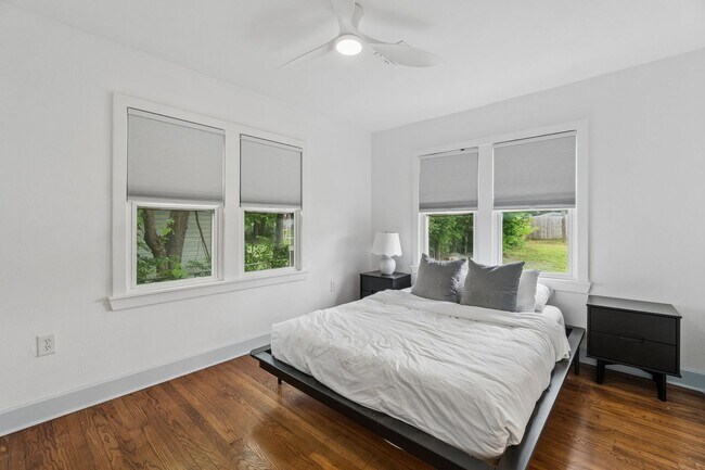 Building Photo - Charming 3-Bedroom Home with Modern Finishes and Inviting Patio!