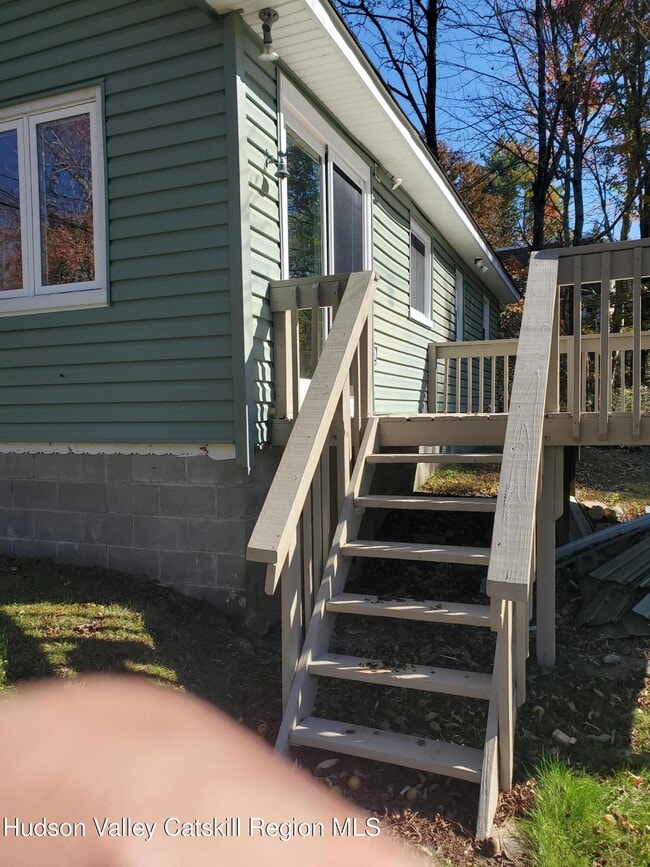 Building Photo - 2 Lakeview Terrace