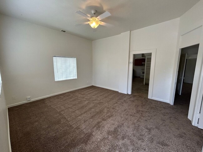 Building Photo - 3 Bedroom 1 Bathroom Single-Story