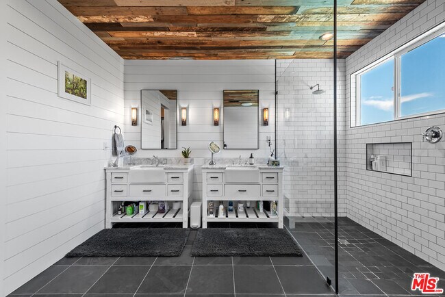 Building Photo - 23477 Palm Dr