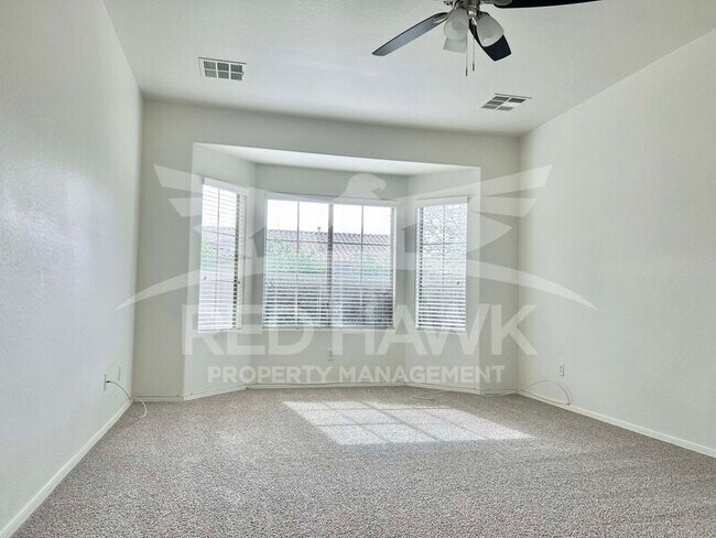 Building Photo - 1057 E Sourwood Dr