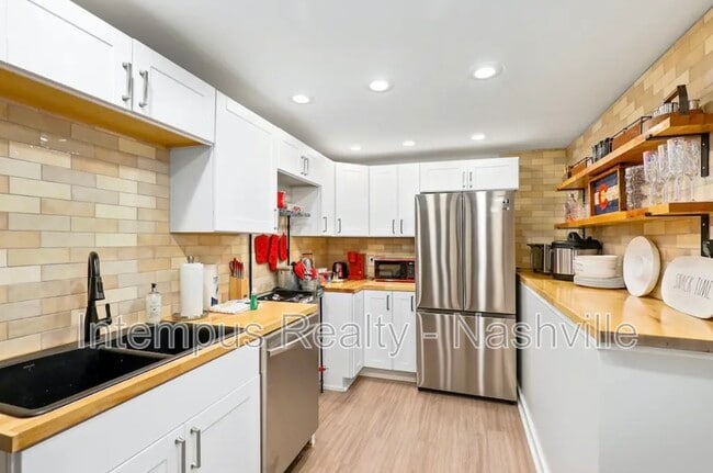 Building Photo - 840 Lemont Dr