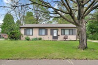 Building Photo - 3 bedroom, 1 bathroom house FOR RENT NOW!