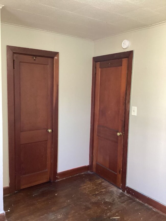 Building Photo - Charming 3-Bedroom, 1-Bathroom Single-Fami...