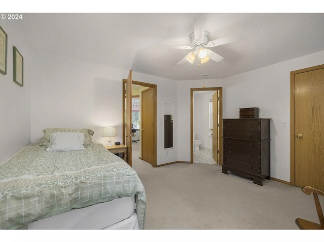 Building Photo - Stunning 4 Bedroom Home in Bethany!