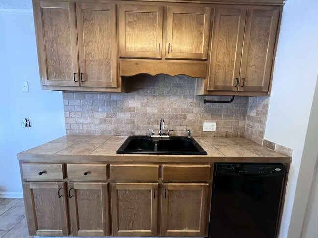 Kitchen - 3501 Loop Rd