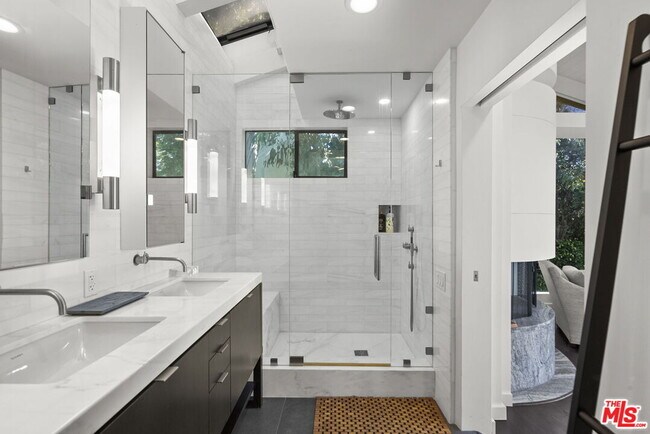 Building Photo - 31833 W Sea Level Dr