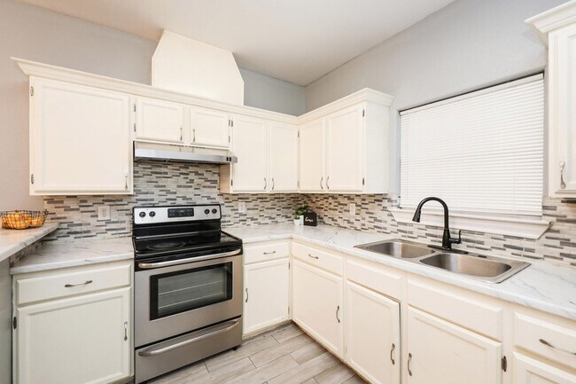 Building Photo - 205 W San Carlos St