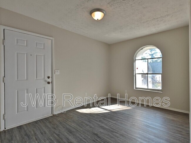 Building Photo - 7201 Arlington Expy