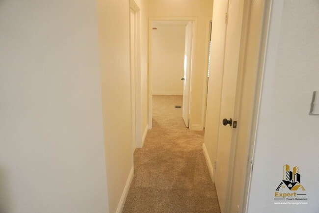 Building Photo - 3605 Larchmont Square Ln